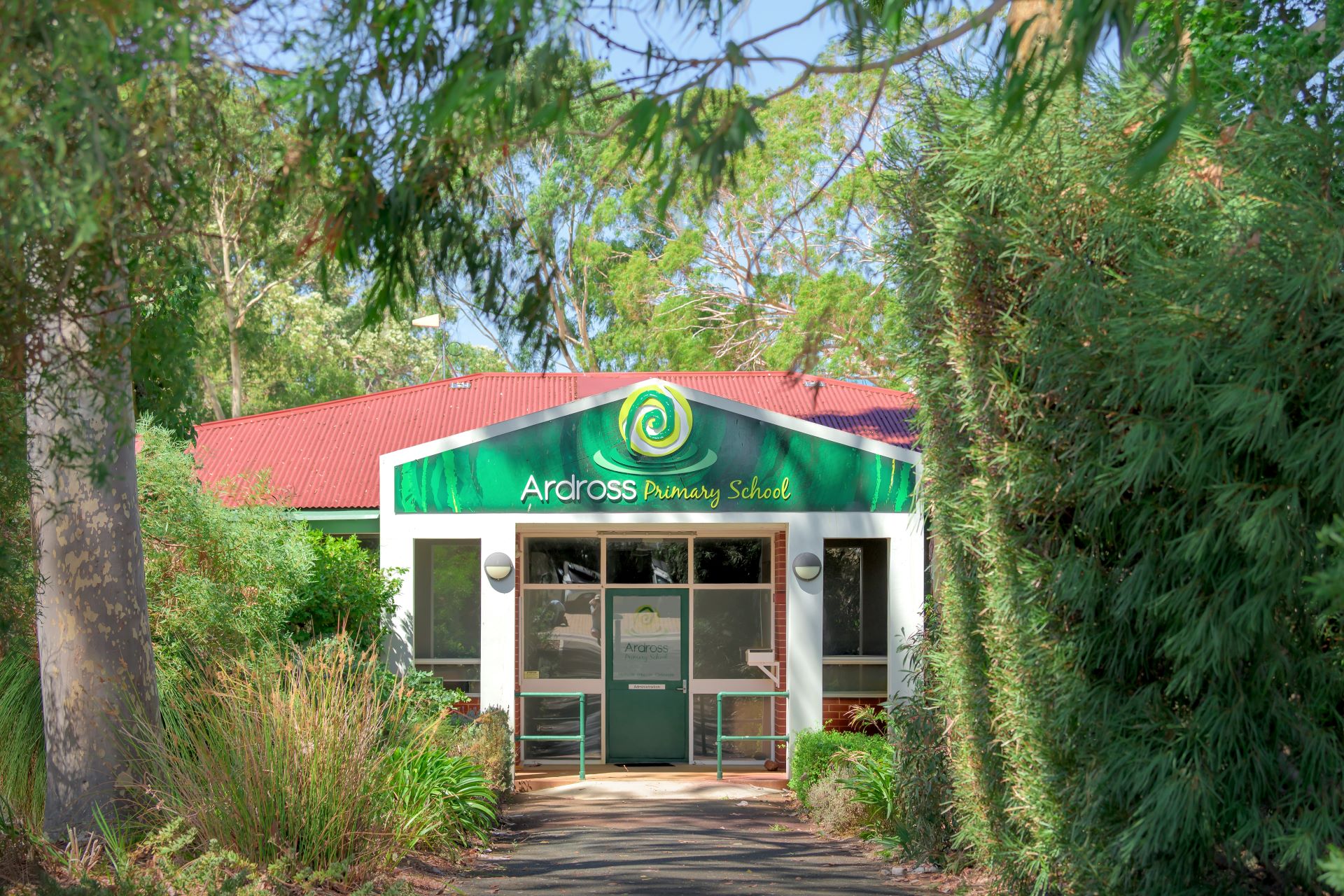 Ardross Primary School - Front Entrance